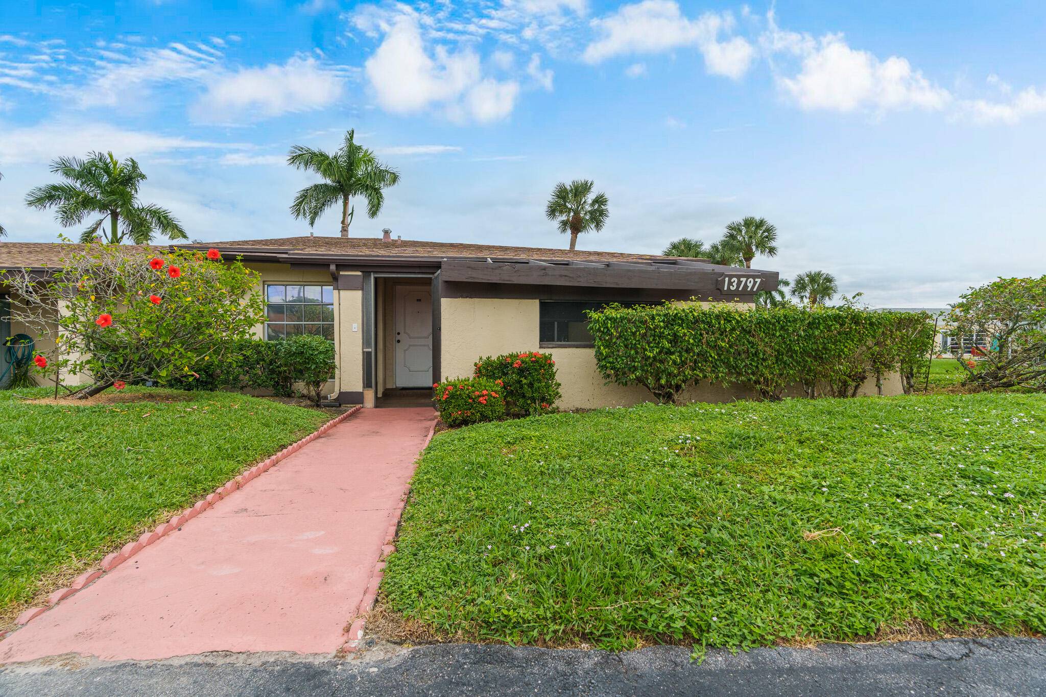 Villa Del Ray at Palm Green.