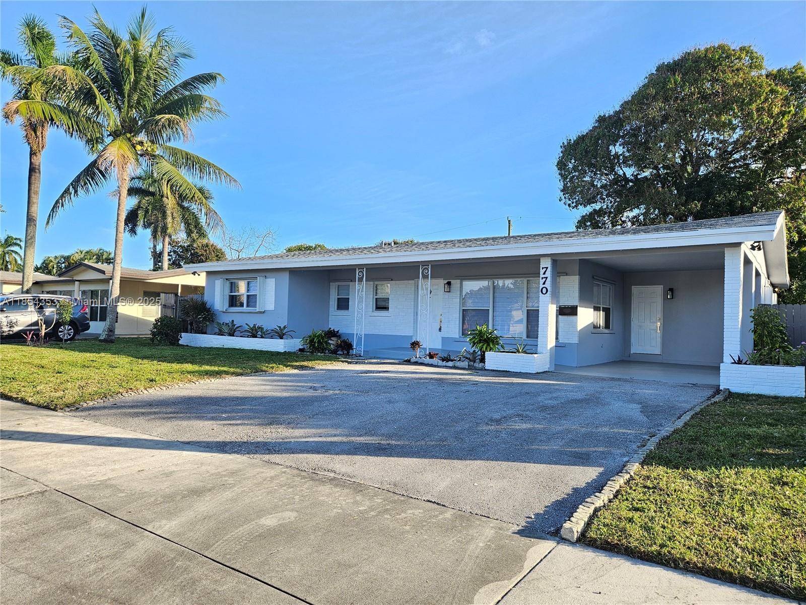Beautiful renovated house, 4 bedrooms and 3 bathrooms, very nice kitchen, new Stainless Steel Appliances, spacious Laundry Room with Washer and dryer, all windows with new curtains, Laminated floors, also ...