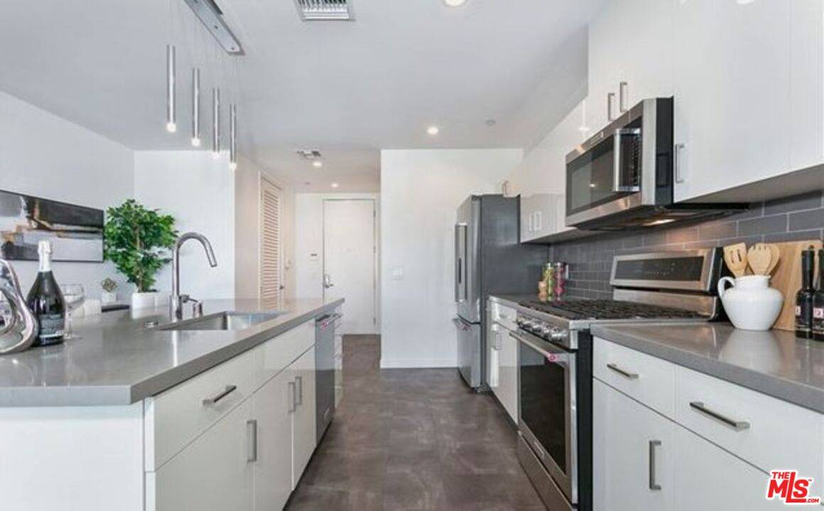 4140   Glencoe Ave 2BR Marina Del Rey La