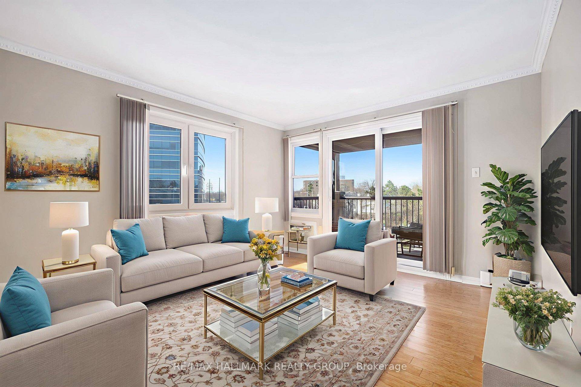 Top Floor 2 Bedroom Corner Unit !