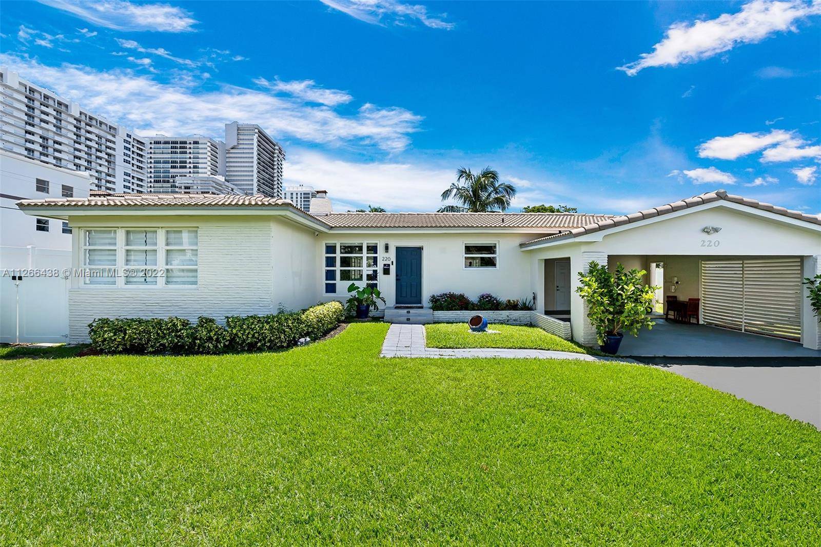 BEACH LIVING ! CAPTIVATING 3 BEDROOM, 2 BATH HOME IN LUXURIOUS LAUDERDALE BY THE SEA.