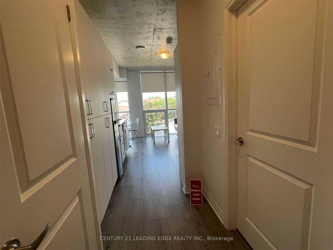 Fully Furnished, Bright, Bachelor Unit Located Conveniently Next To The University Of Ontario Institute Of Technology And Durham College Campus.