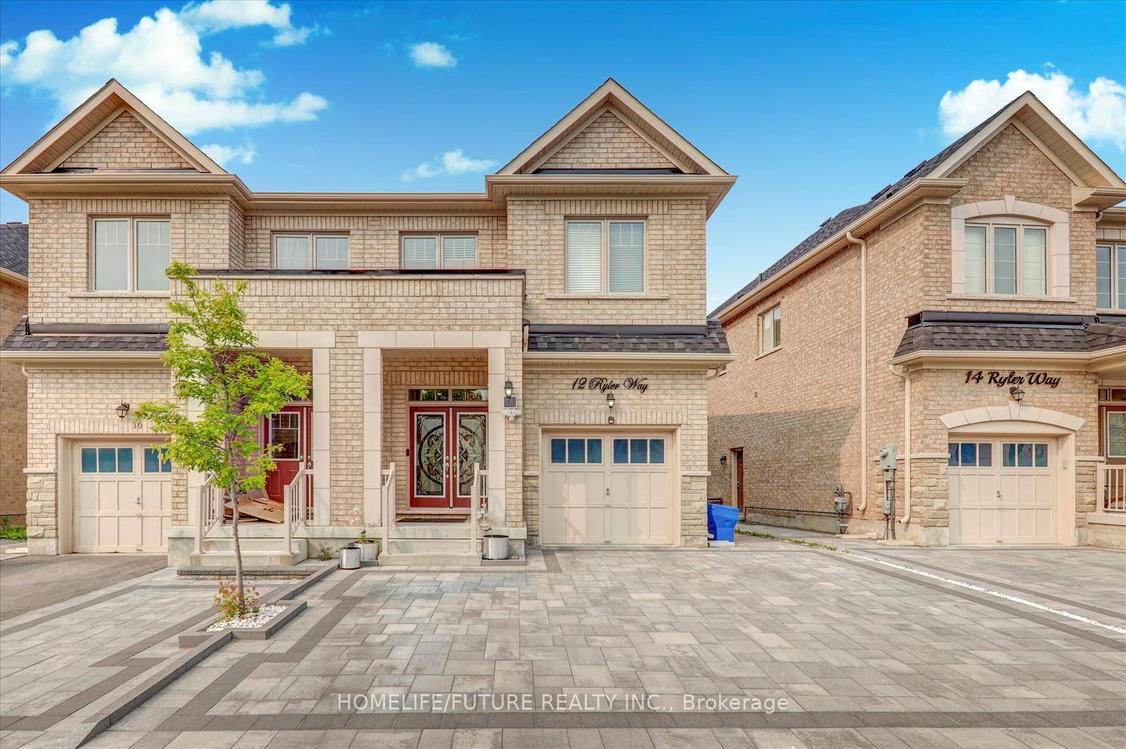 Look No Further ! Gorgeous Caste Rock Built Semi Detached Home In High Demand Location Next To Golf Club, With 4 Bedrooms And 4 Washrooms.