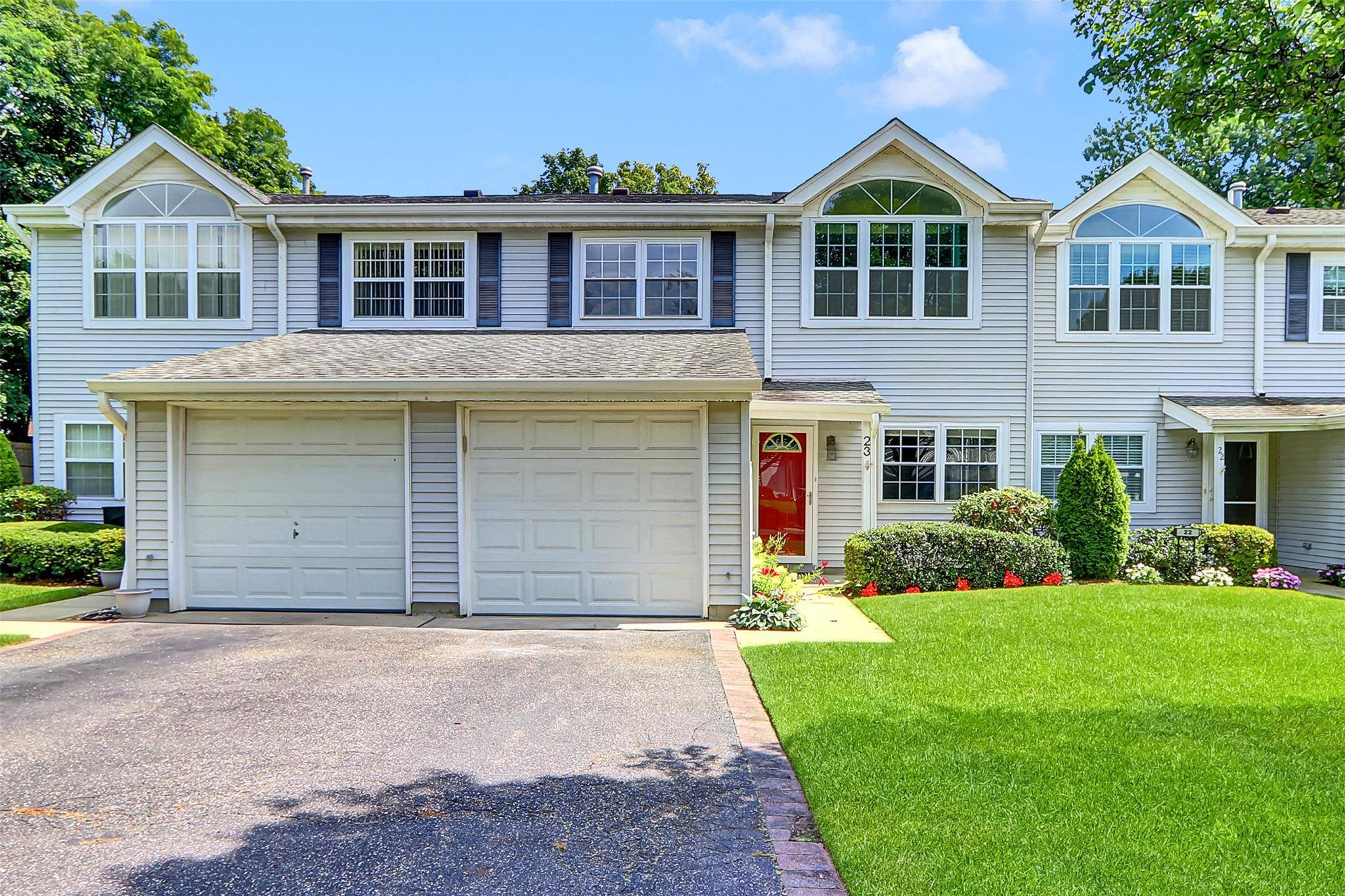 Beautiful townhome in a quiet community situated in the heart of town.