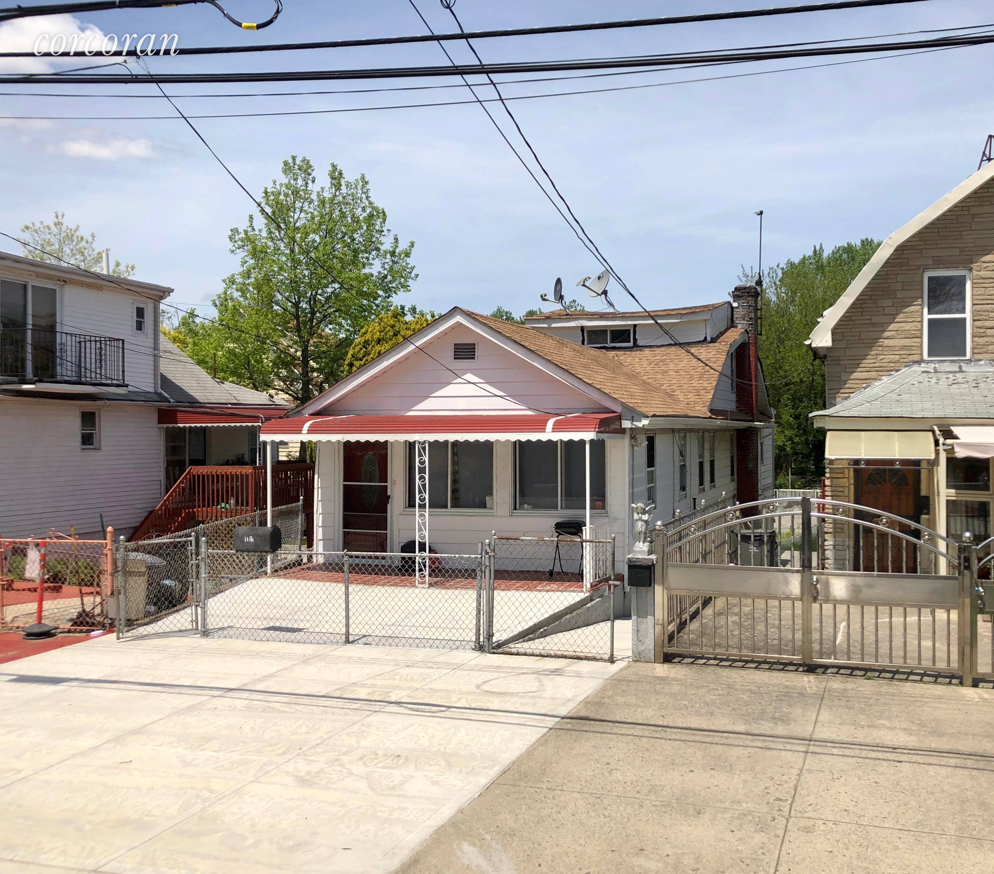 Here is an amazing waterfront property with spectacular bridge, city and river views.