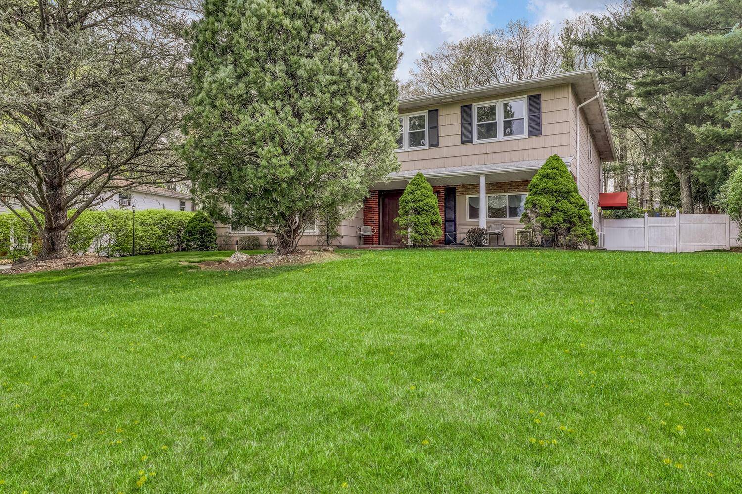 Welcome to this spacious 5 bedroom, 3.