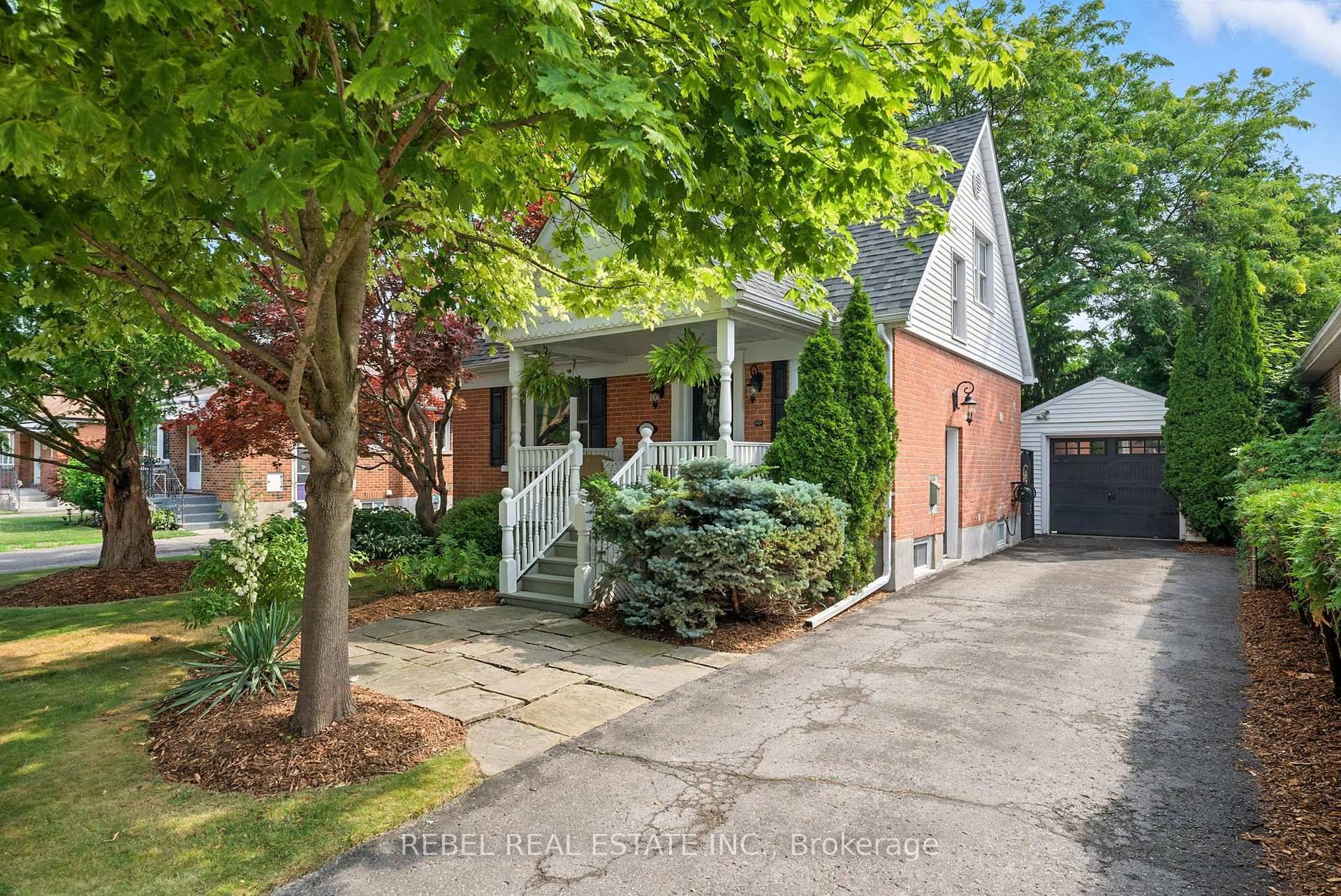 Welcome To 831 Mary St N In One Of Oshawa's Most Sought After Neighbourhoods !