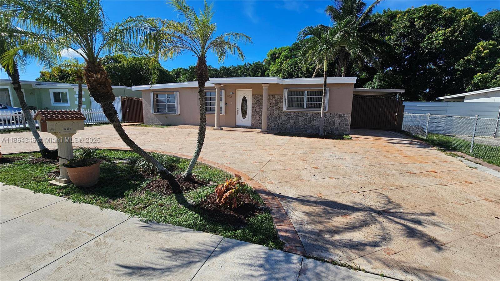 Amazing opportunity ! Gorgeous 3 bedroom 1 bathroom single family home in Hialeah.