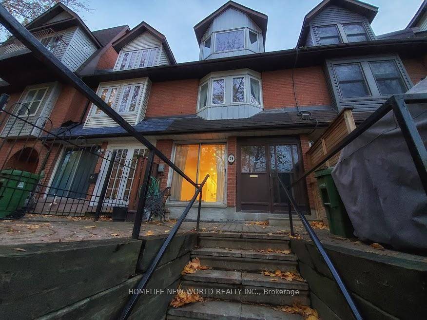 Morden and spacious 3 storey 3 bedrooms study Town Home comes with fully renovated master bedroom and 2nd floor washroom.