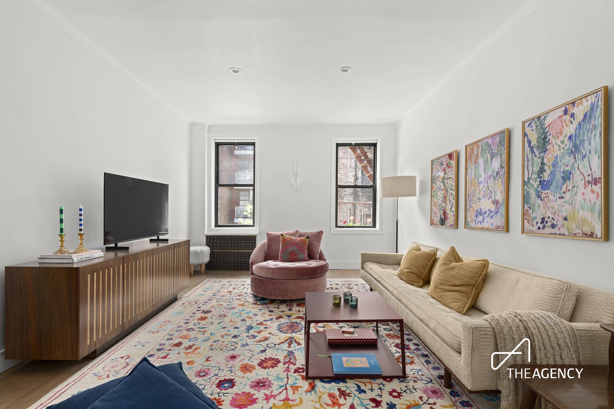 Enjoy refined living in this beautifully renovated one bedroom apartment, perfectly situated in the heart of Brooklyn Heights, where modern elegance seamlessly blends with the neighborhood's historic charm.