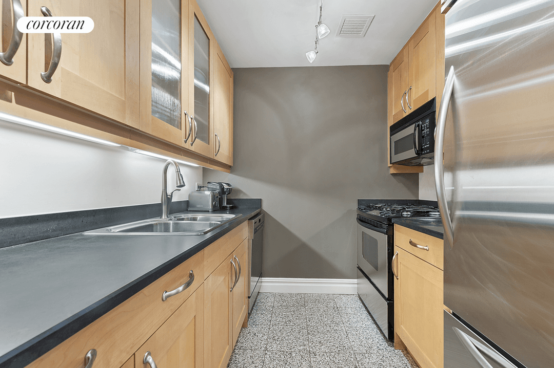 Extremely Rare 2 Bedroom, 2 Bathroom with Great Views and a Washer Dryer in Unit in one of the Most Desirable Buildings in Lenox Hill !