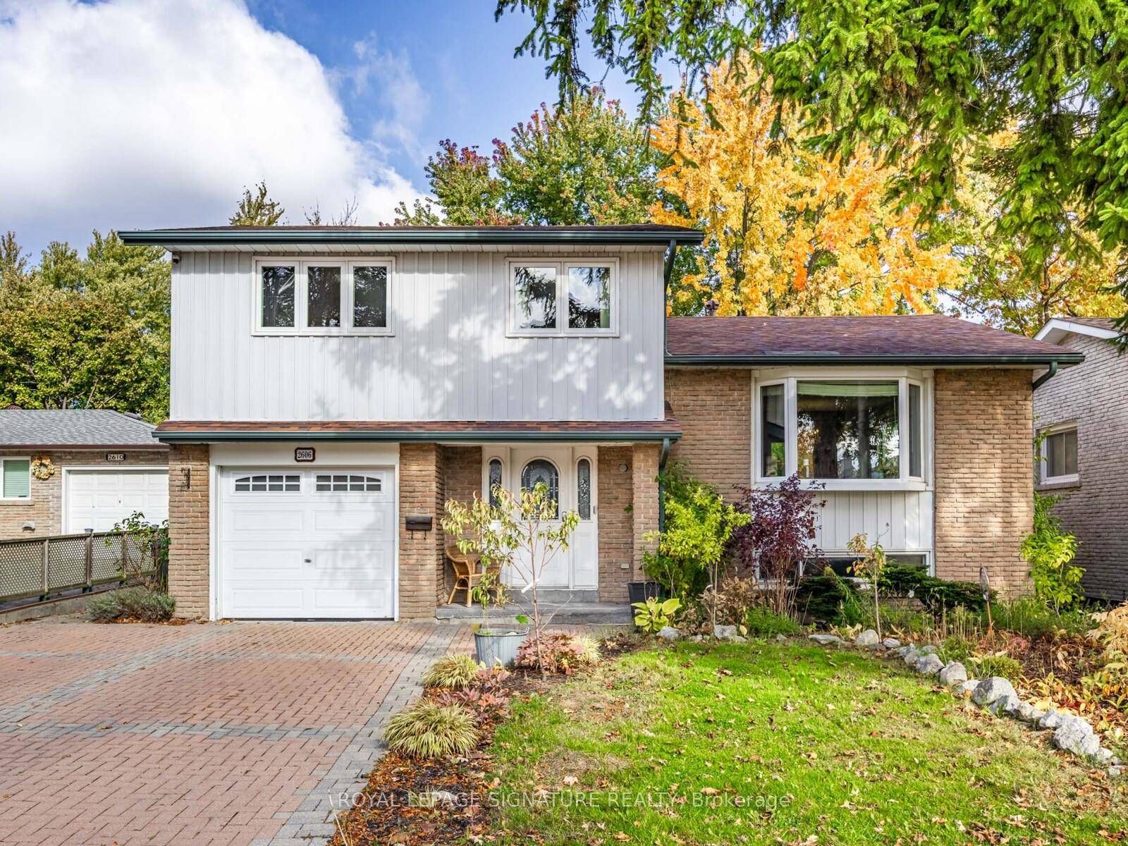 Welcome to 2606 Kinnerton Crescent in Sheridan Homelands !