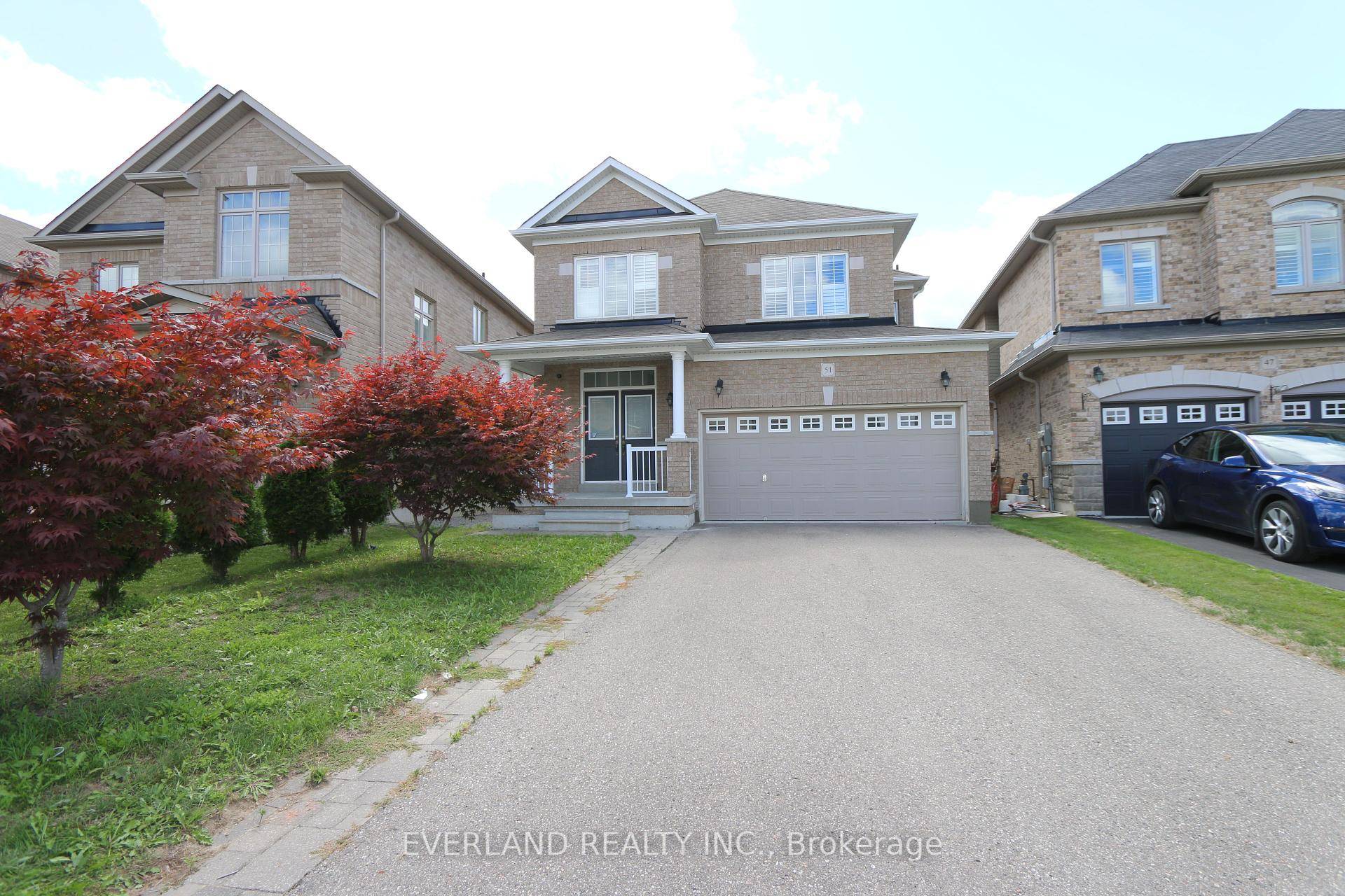 Excellent Location ! This Beautiful Home Welcome You With An Open Concept Layout, Upgraded Hardwood Floors, 9Ft Ceiling On Main Fl.