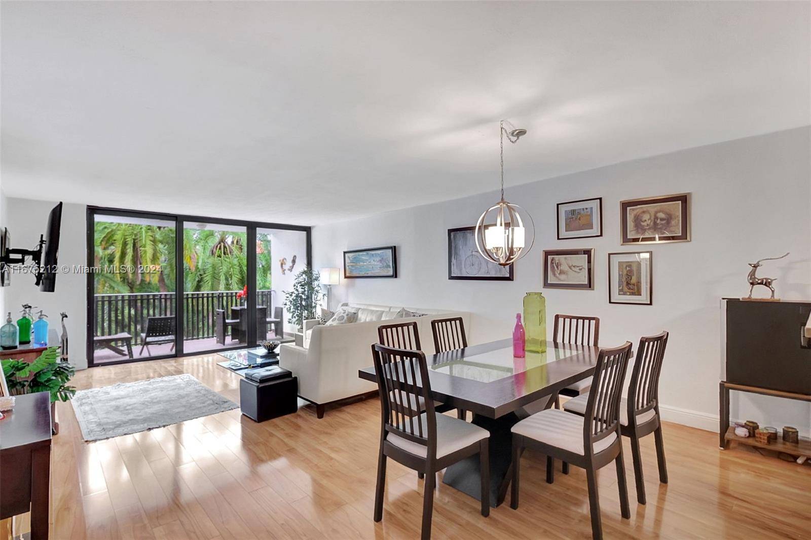 Live on the paradise island of Key Biscayne and enjoy its beach.