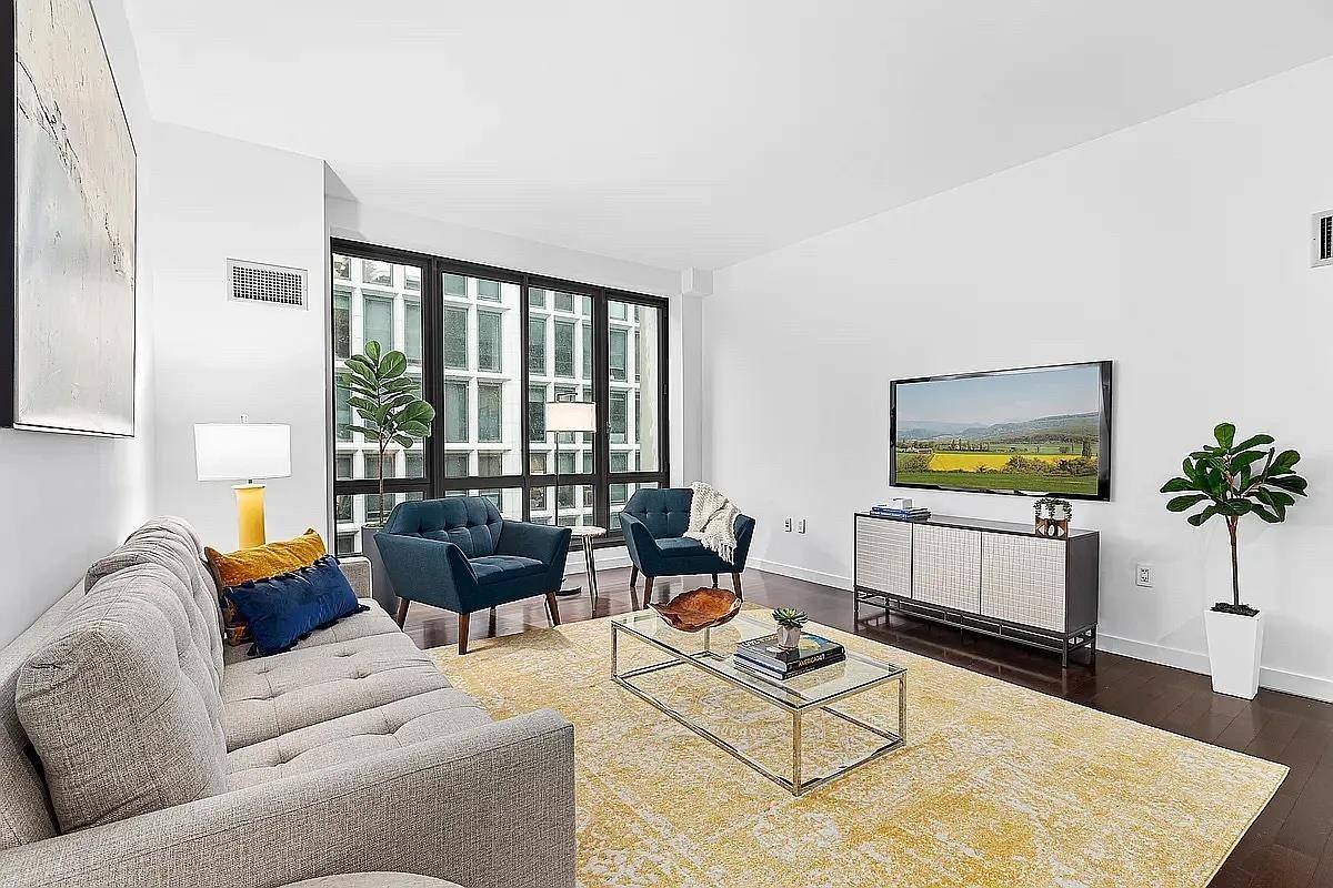 Available May 15 ! Massive mint condition two bedroom, two and a half bath, with condo rules and a twenty four hour doorman located in the heart of Flatiron !