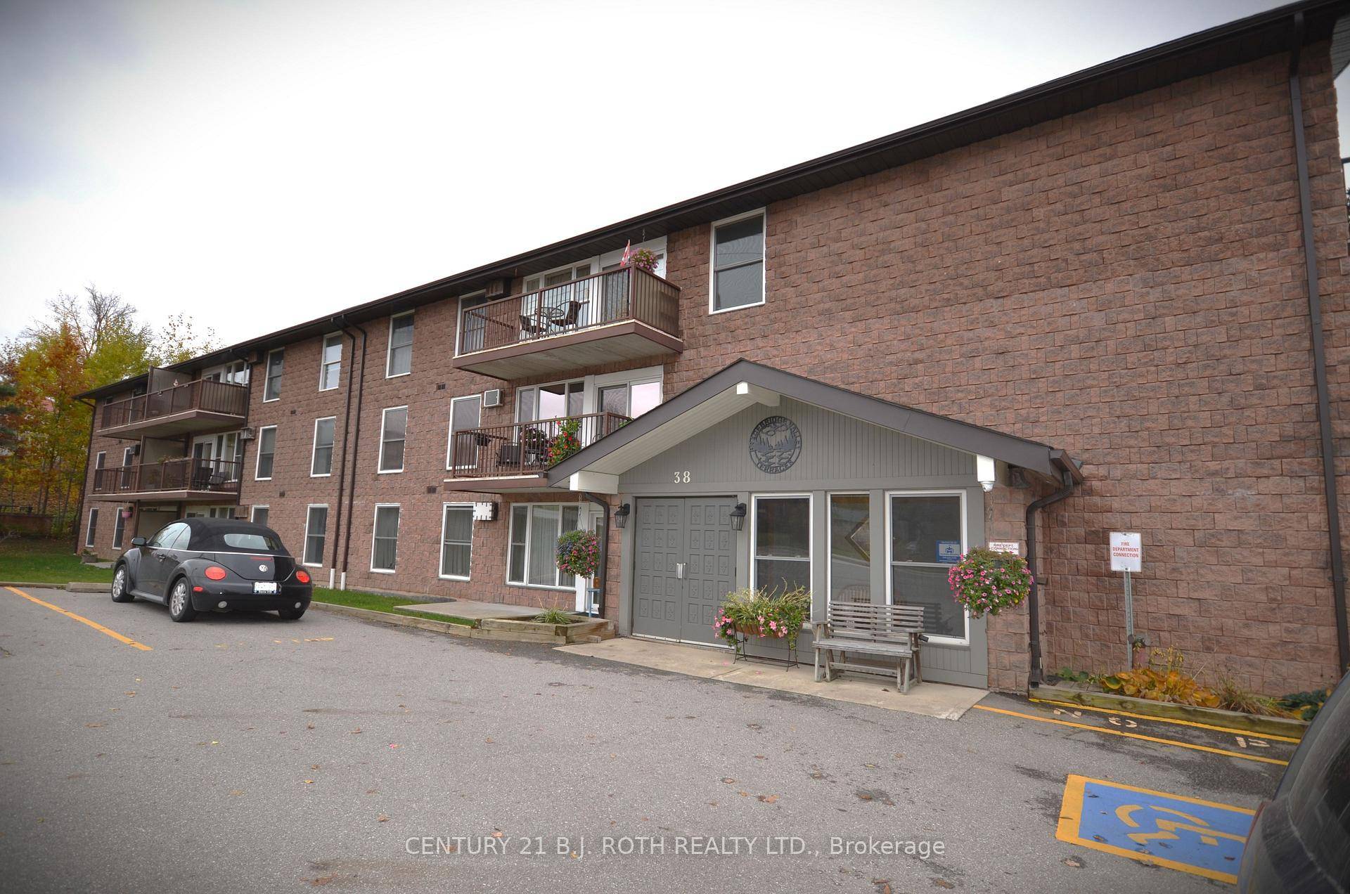 Bird Watchers Paradise ! Welcome to Suite 206 at 38 Monck Rd an inviting 2 Bedroom, 2 Bathroom condo retreat in the heart of Bracebridge walking distance to many amenities ...