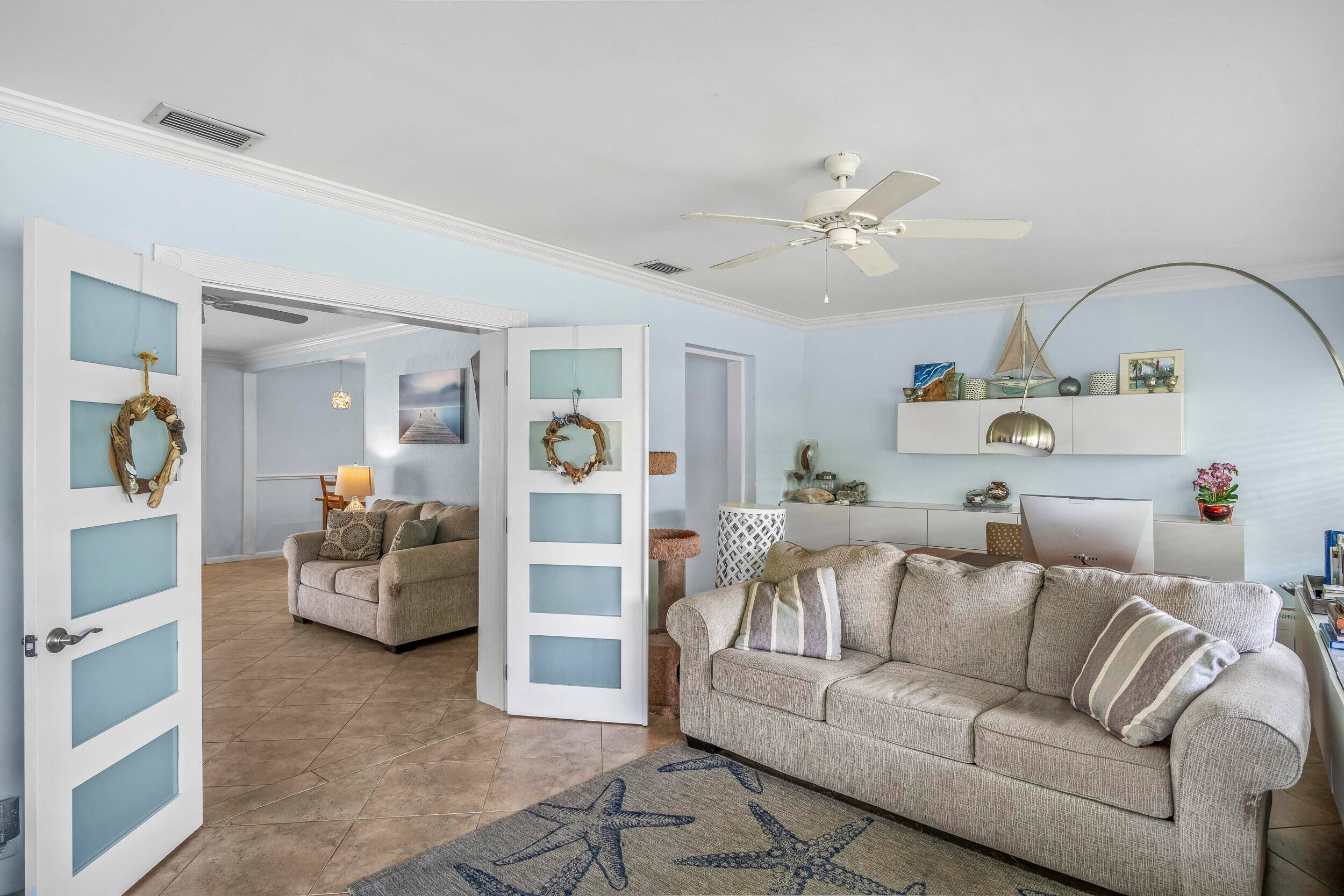 Move in Remodel opportunity in the sought after Chapel Hill area of Boynton Beach's Mission Hill subdivision !