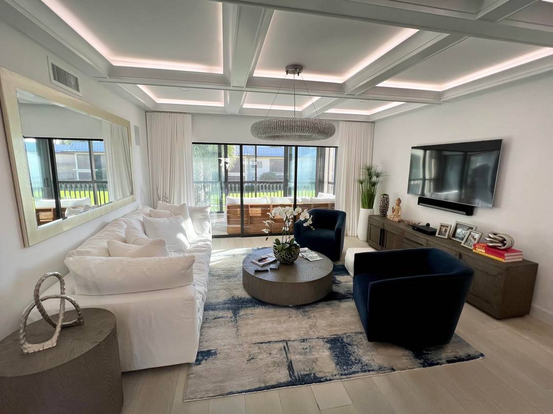 Beautiful, high end renovated, seasonal rental ON Jupiter Island.