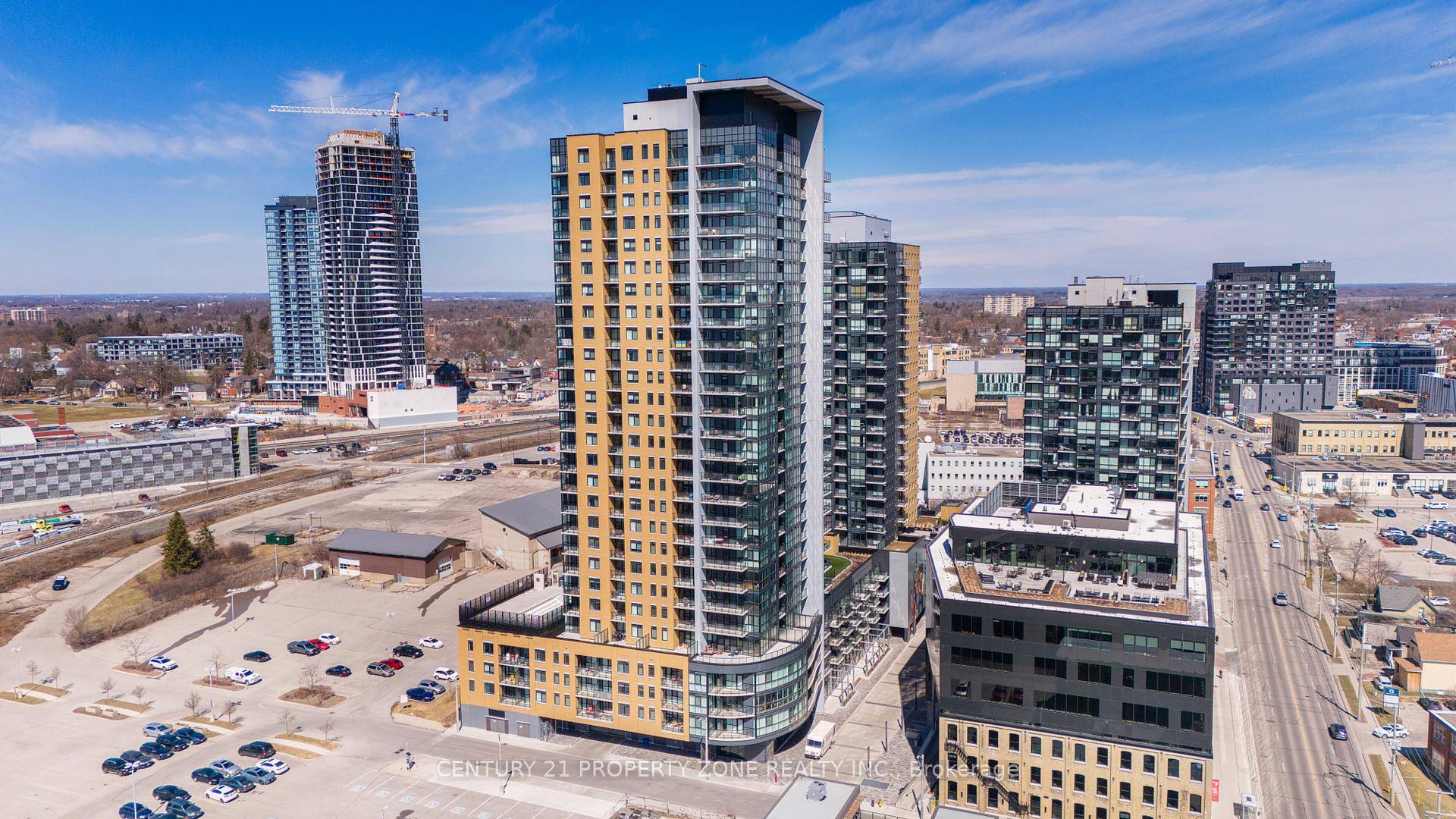 Corner unit with 2 beds, 2 baths amp ; 1 parking !