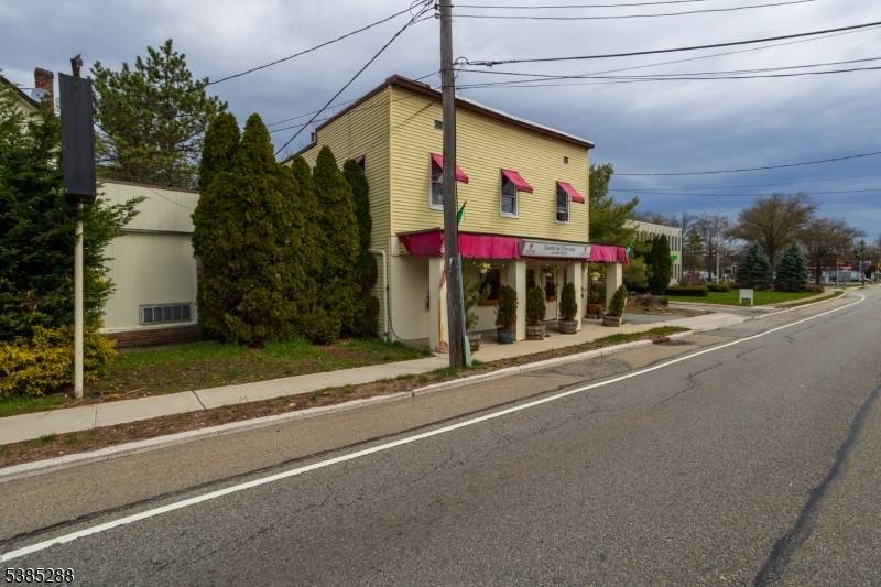 Italian Restaurant with Liquor License ?