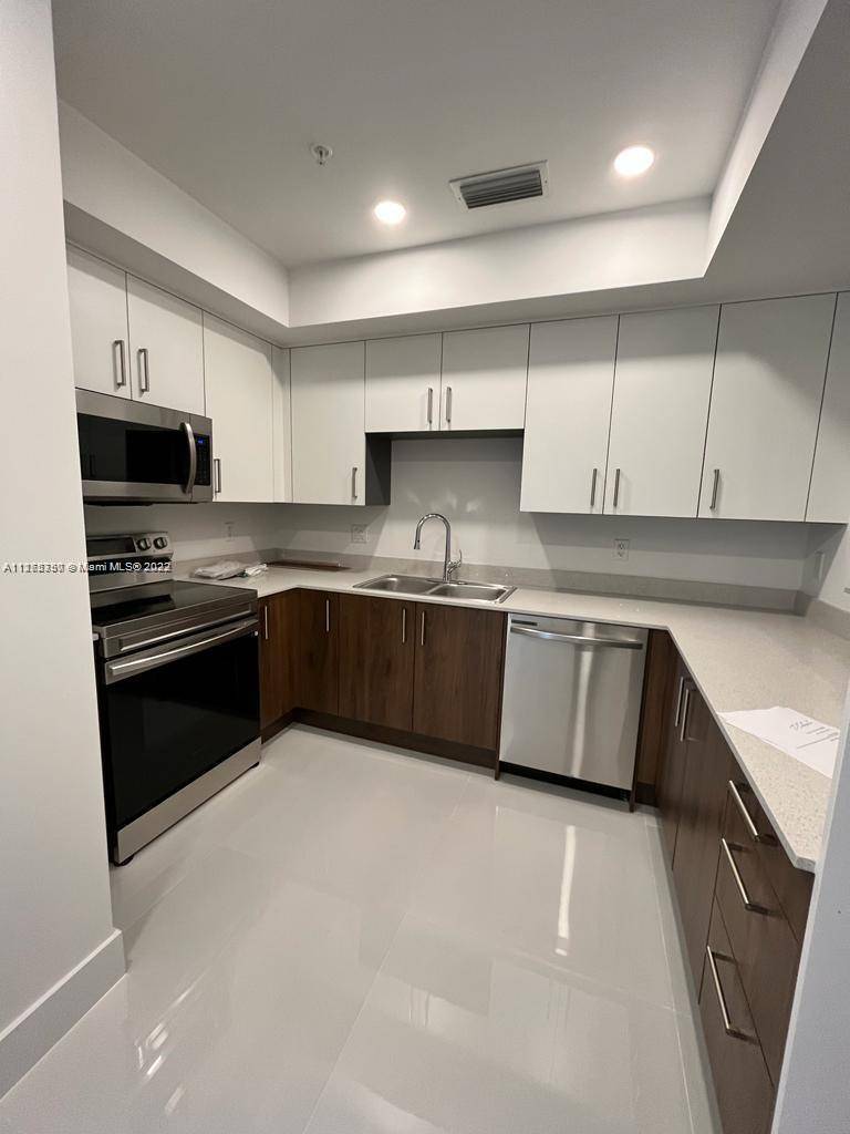 BRAND NEW APARTMENT LOCATED IN DORAL !