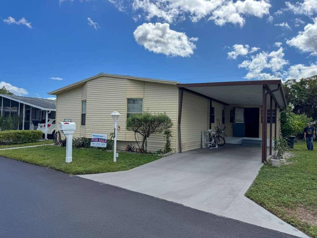 Charming Mobile Home in Lantana 55 Community Palm Breezes, Beautiful 2 bedroom, 2 bathroom, with a covered garage that can be used as a third bedroom, home with fantastic amenities ...
