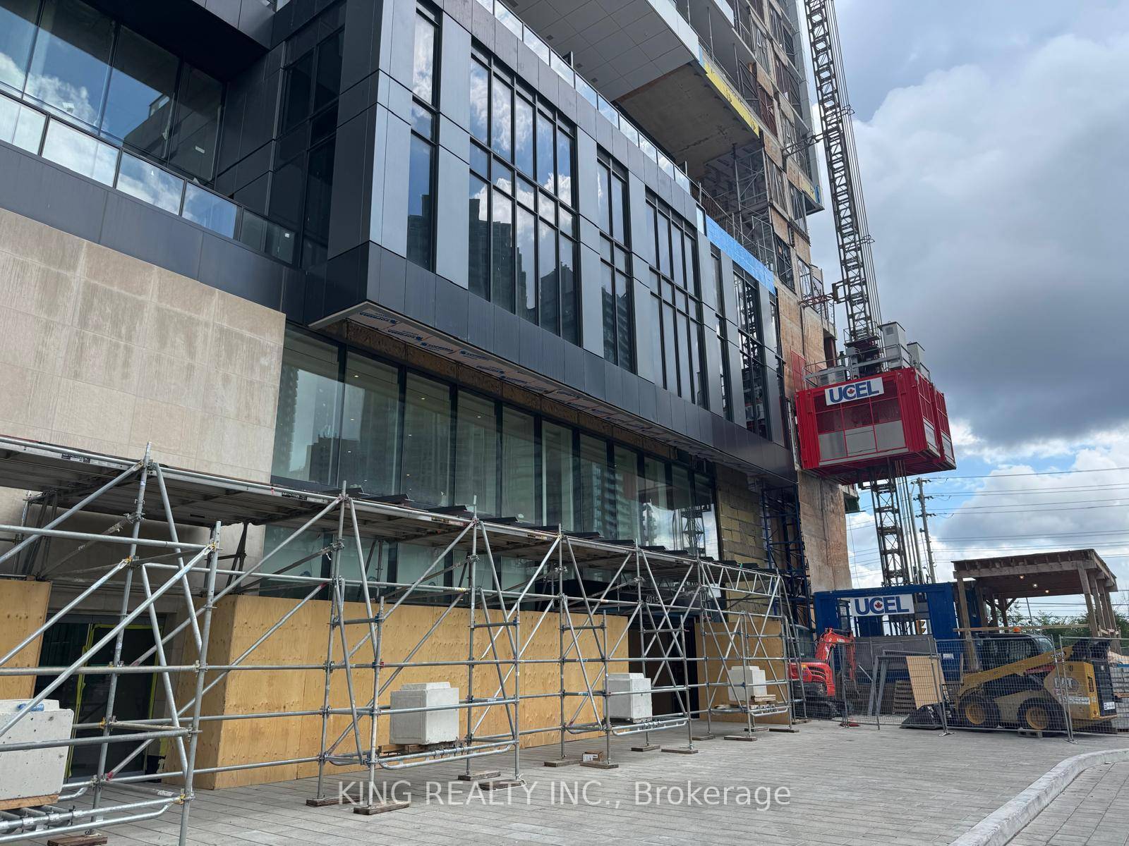 Beautiful, Brand New, Never Lived Exchange 2 Br, 2 Wr Beautiful condo with size balcony, Bright amp ; Spacious 2 Bedroom Suite with 9' ceilings, Good size with open concept ...
