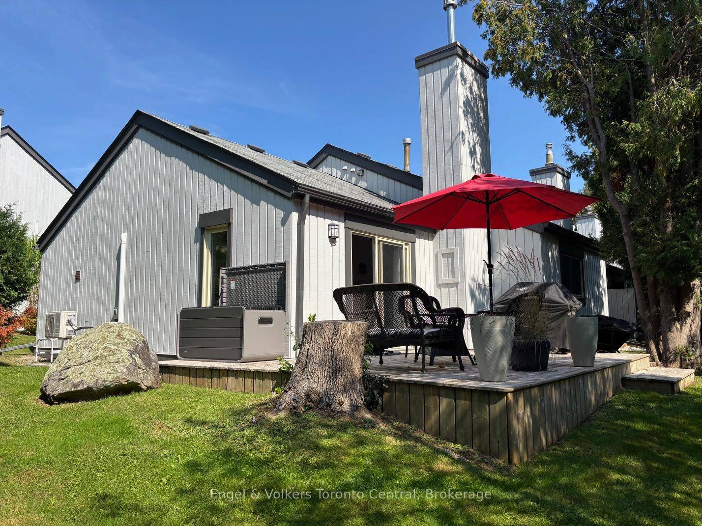 Private, one level living awaits you in this end unit bungalow in Living Waters Cranberry.