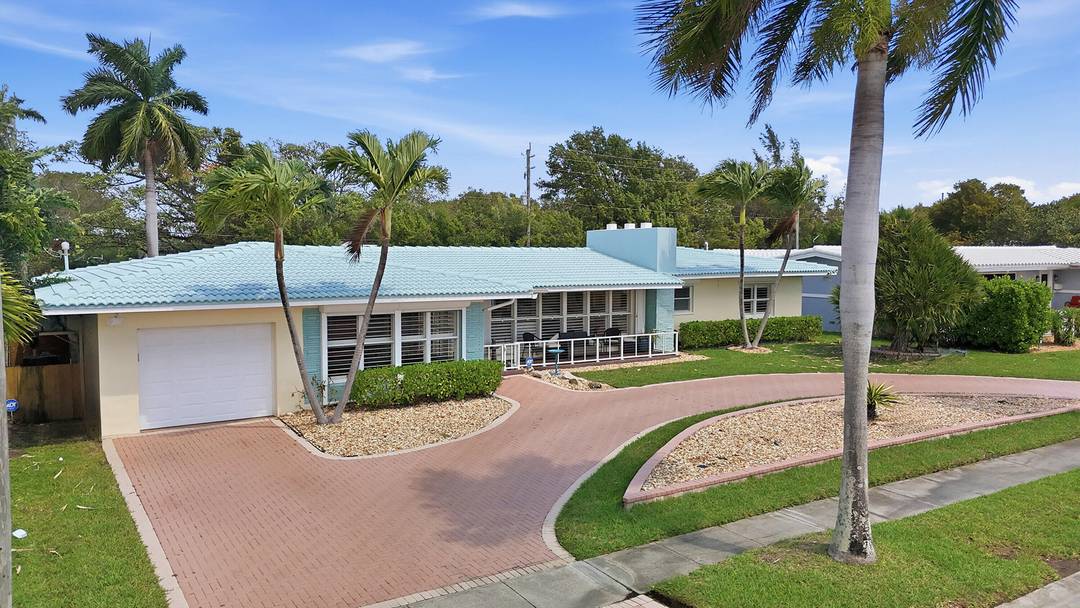 100' waterfront w amazing Intracoastal amp ; Northlake view, ocean access, NFB, private dock, seawall being built, pool.