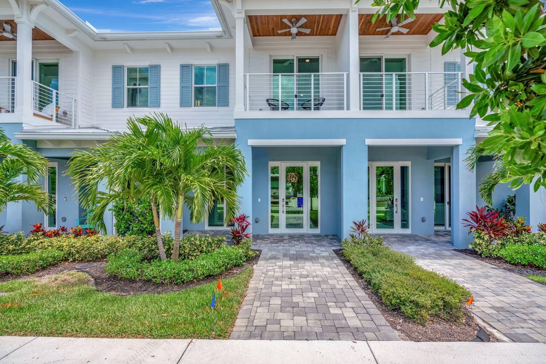 New Luxury Waterfront Townhome fully furnished for rent in Stuart, FL Dock slip with boat lift that will accommodate a 30ft boat available for an additional 500 per month.