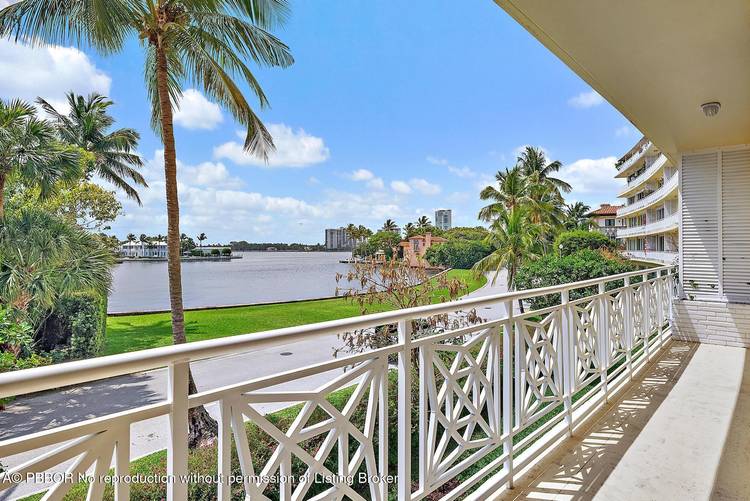 Spectacular Worth Avenue location.