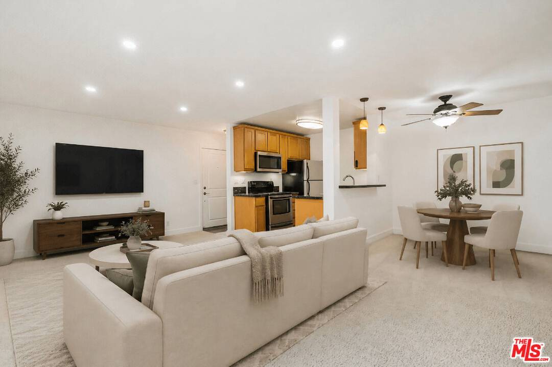 10982 Roebling Ave 1BR Westwood La