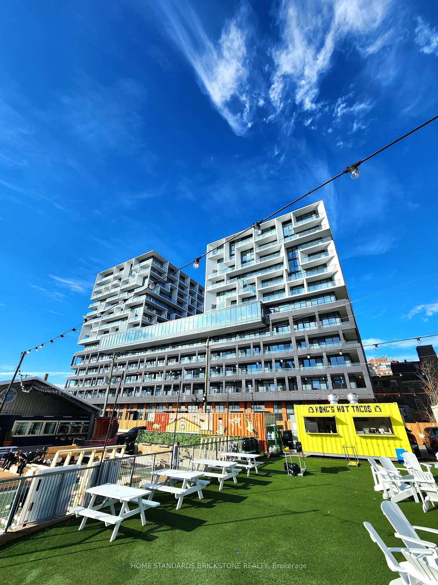 Welcome to this brand new West Condos located in the heart of the city near vibrant King West neighbourhood !