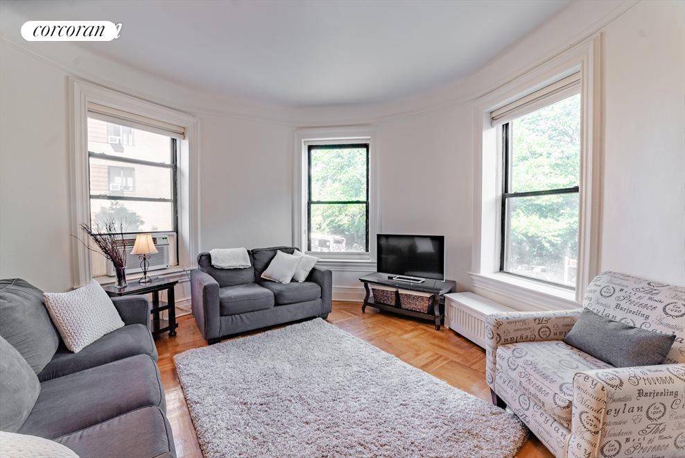 Residence 22 at 418 Central Park West offers a rare opportunity to live with an intimate, ever changing portrait of Central Park as your daily backdrop.