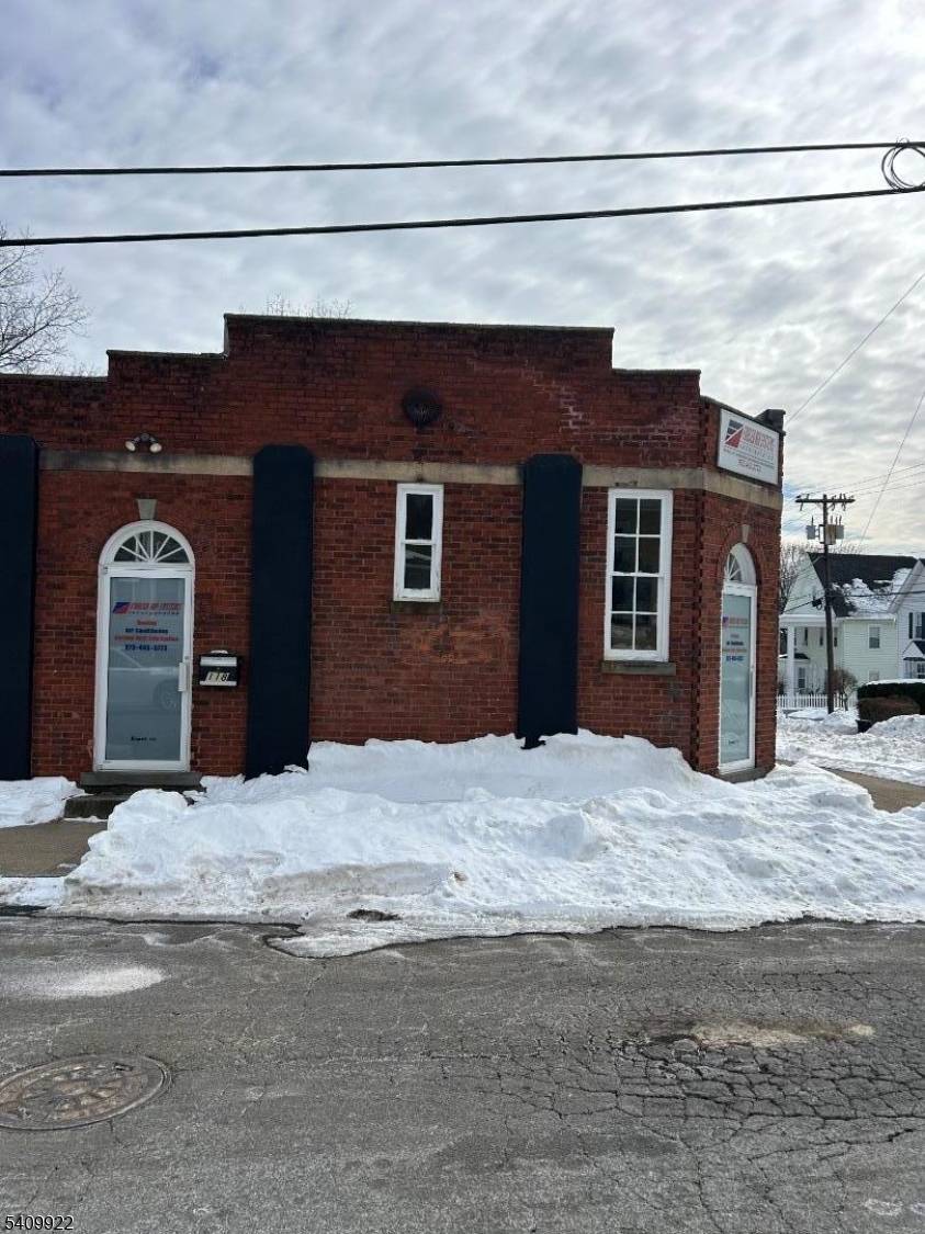 Unique Standalone Brick building, Currently zoned for HVAC with sheet metal fabrication.