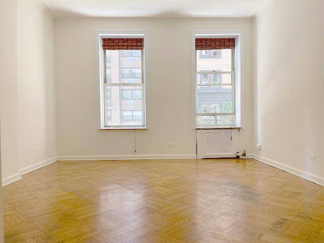 EMAIL FOR FAST RESPONSE NO BOARD APPROVAL NO CONDO FEES Welcome to the The Coronet Condominium, a stunning example of prewar excellence.