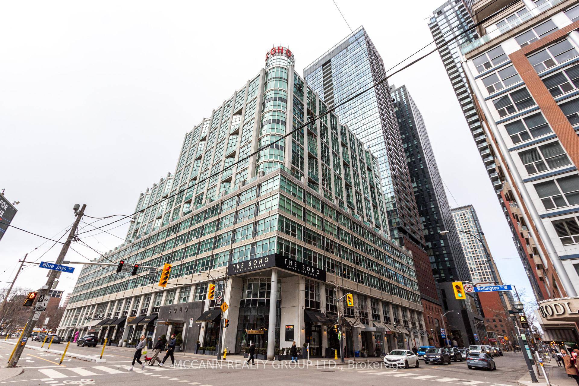 Spectacular 2 Storey Penthouse Loft In 5 Star Soho Metropolitan Hotel amp ; Condominium.
