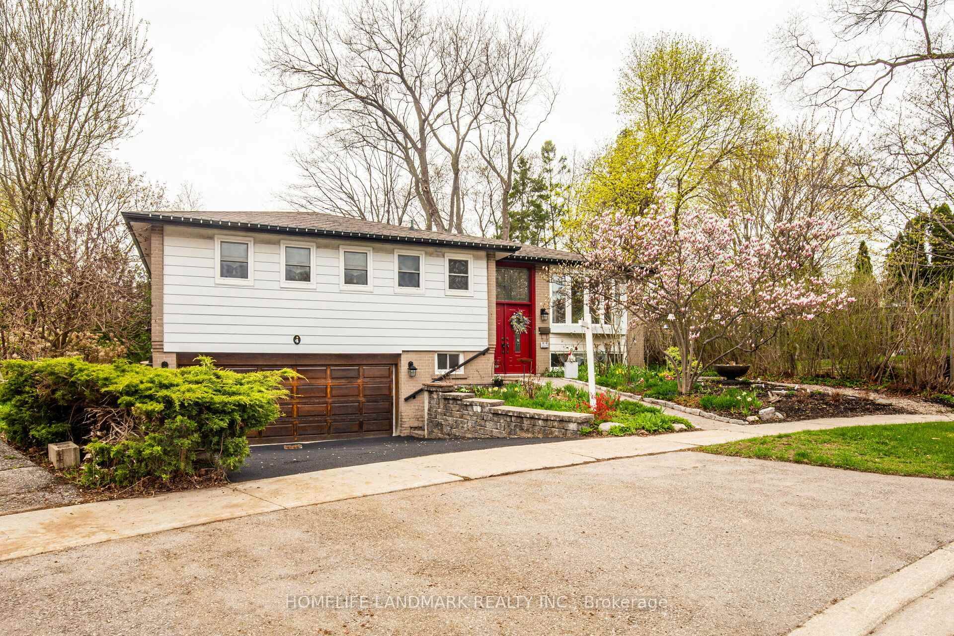G O R G E O U S Bungalow On Quiet Cul De Sac In 7 Oaks A Beautiful Front Garden Featuring a Graceful Magnolia Tree Surrounded by A Lush ...