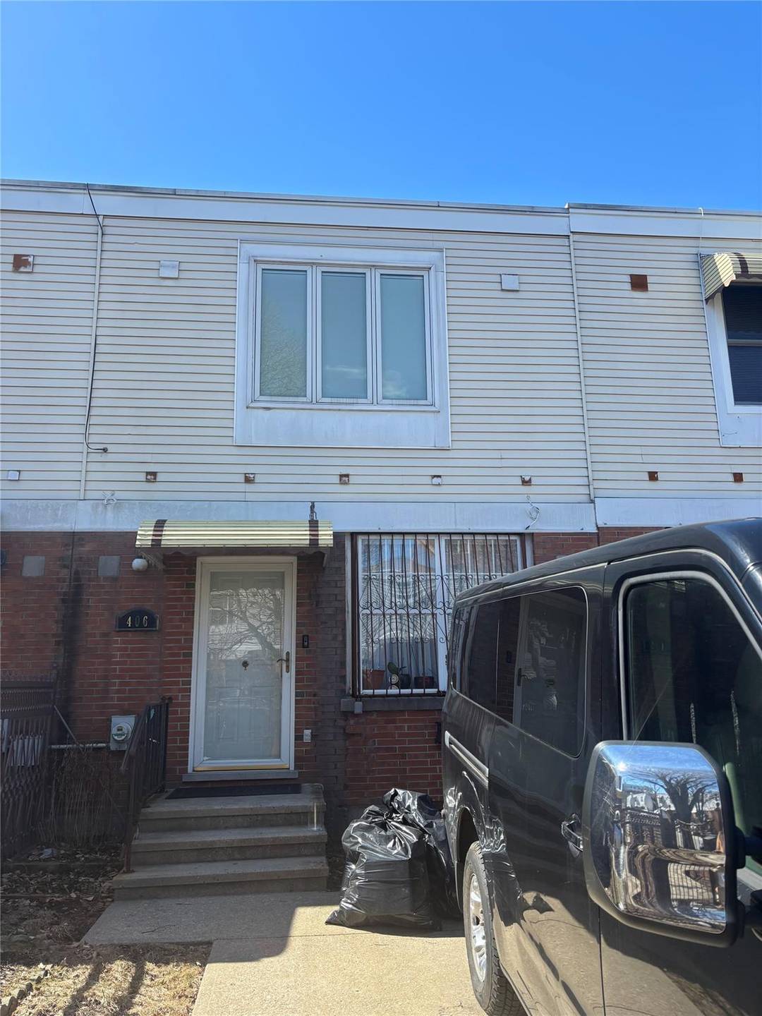 Beautiful single family in Brooklyn, This home consists of 3 bedrooms 1.