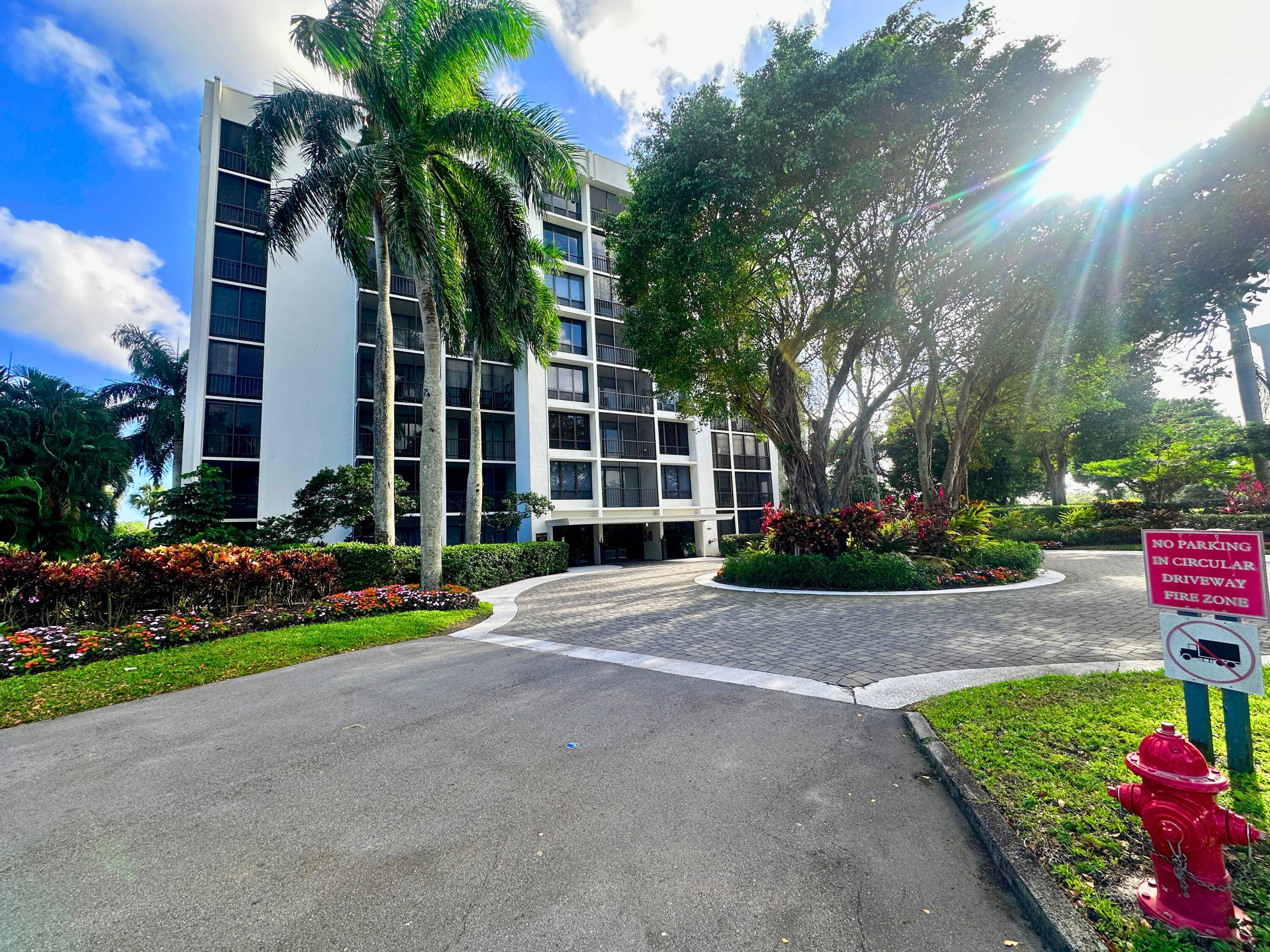 Welcome to this light and bright 2 bedroom, 2 bathroom condo in the desirable Willow Wood community of Boca West Country Club !