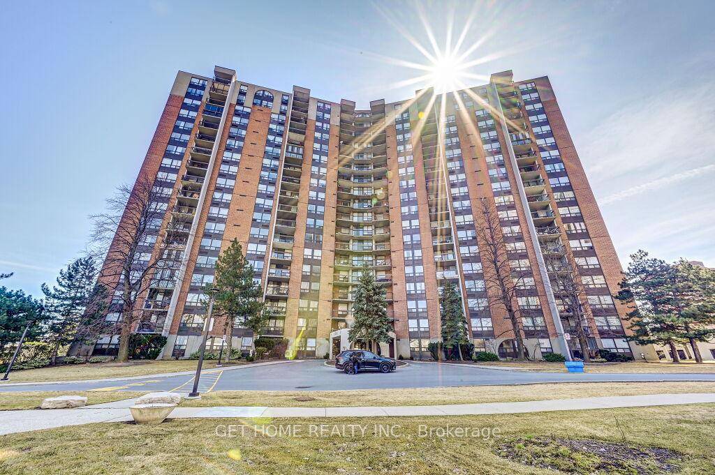 Location Is Situated In The Heart Of Mississauga.