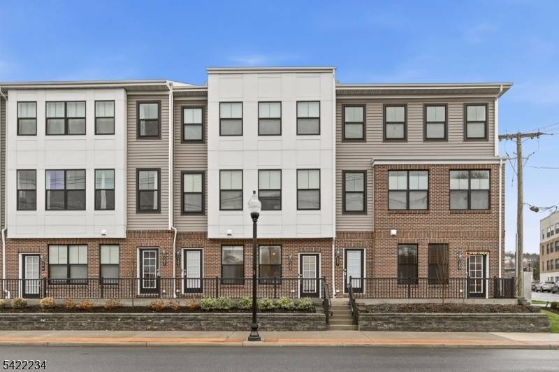 Welcome to this almost new 2022 built Lennar townhouse offering the perfect blend of modern living, low maintenance lifestyle, and unbeatable convenience.