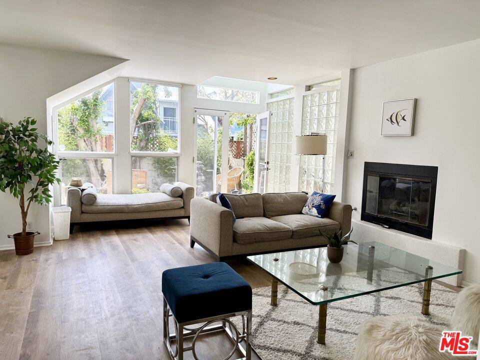 39 Westminster Ave 2BR Marina Del Rey La