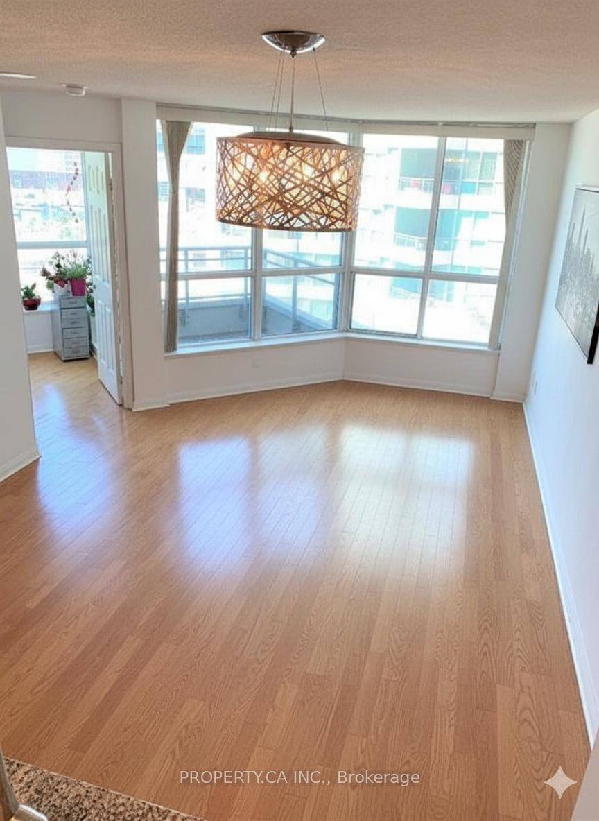 1 Bedroom Den Solarium Over 700 Sq Ft.