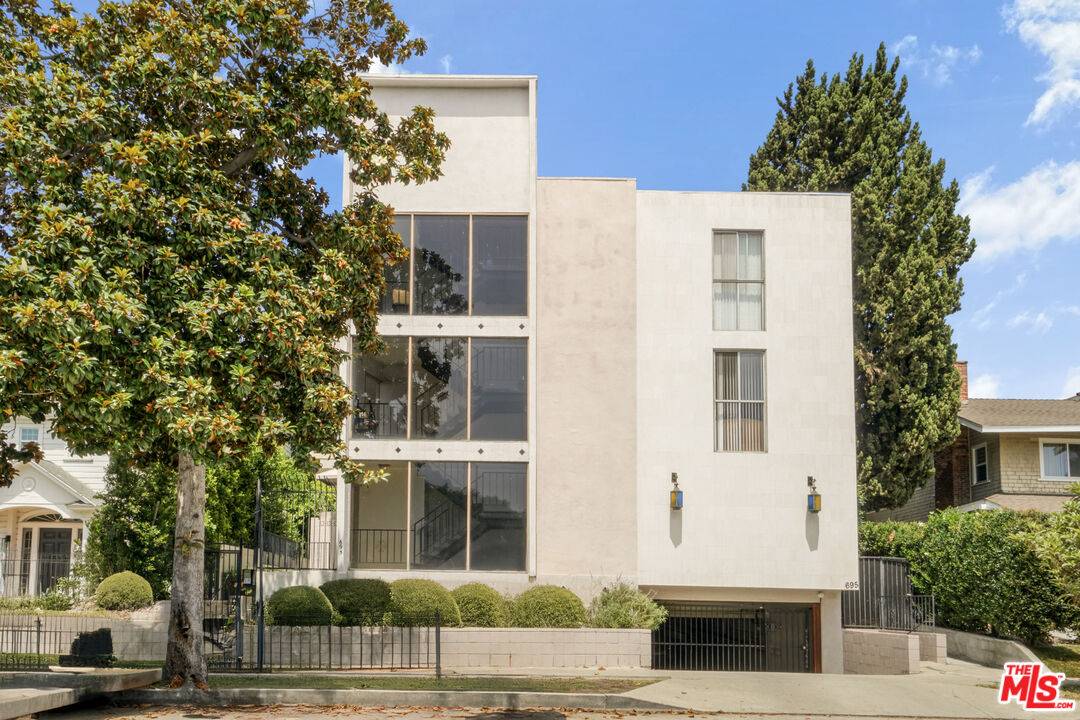 695 S Norton Ave 18BR Hancock Park La