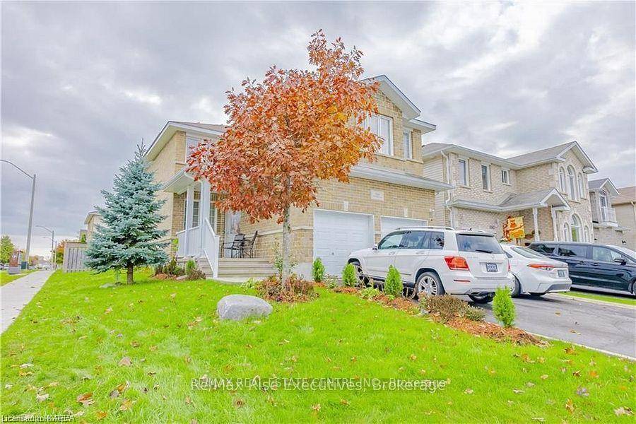 FOR LEASE Looking for central living ?