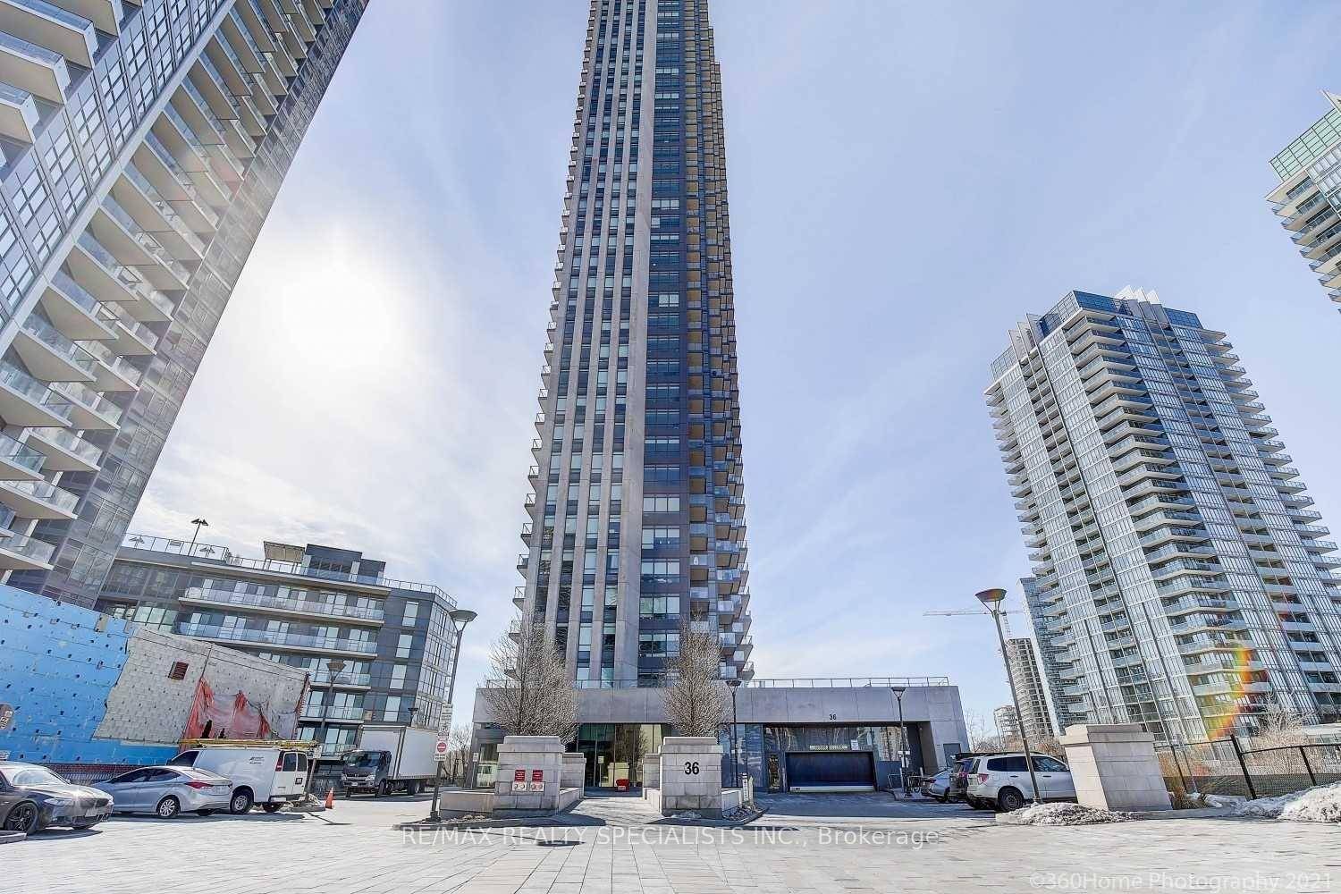 Available July 1st or Later Stunning, Spacious 2 Bedrooms, 3 washrooms Penthouse with Breathtaking Stunning Views Of The Lake From 44th Floor, Approx 1215 Square Feet, 10 Ft Ceilings, Natural ...