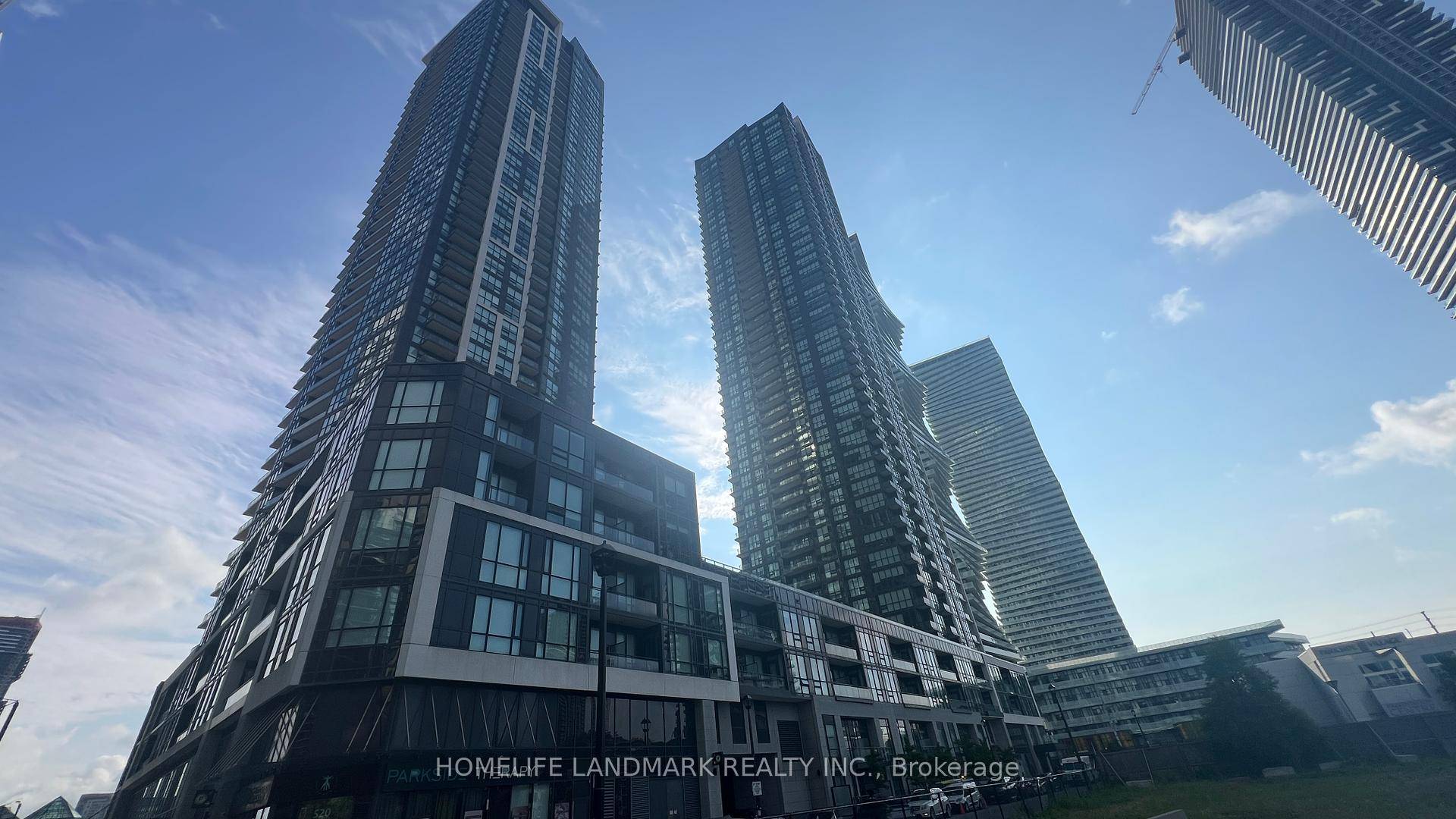 Luxury 1 Bedroom Condo In The Heart Of Mississauga !