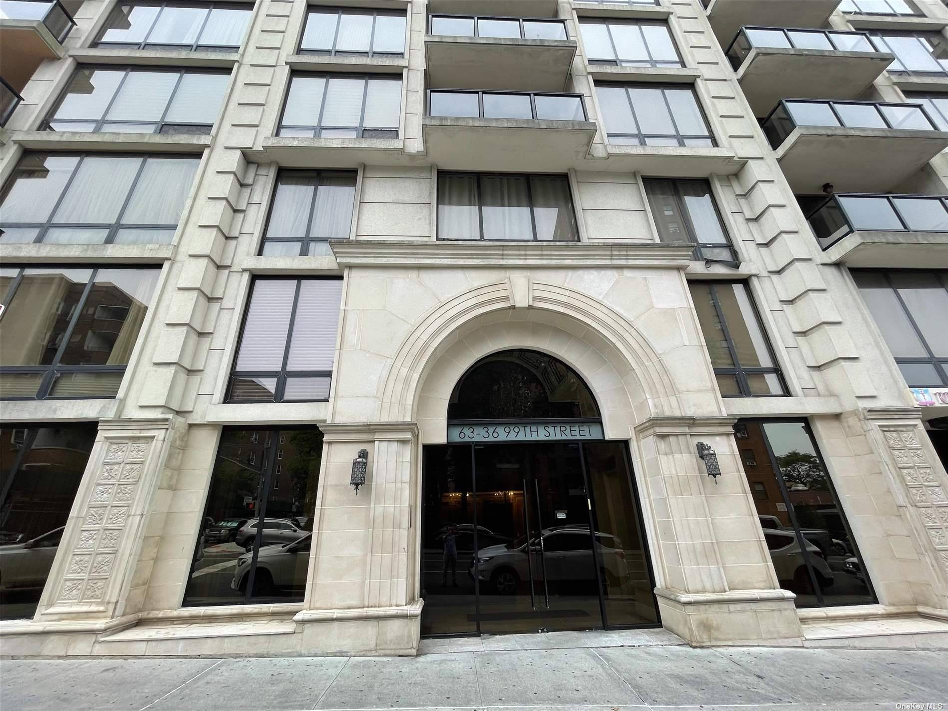 An apartment in Rego Park with a spacious king sized bedroom, 1.