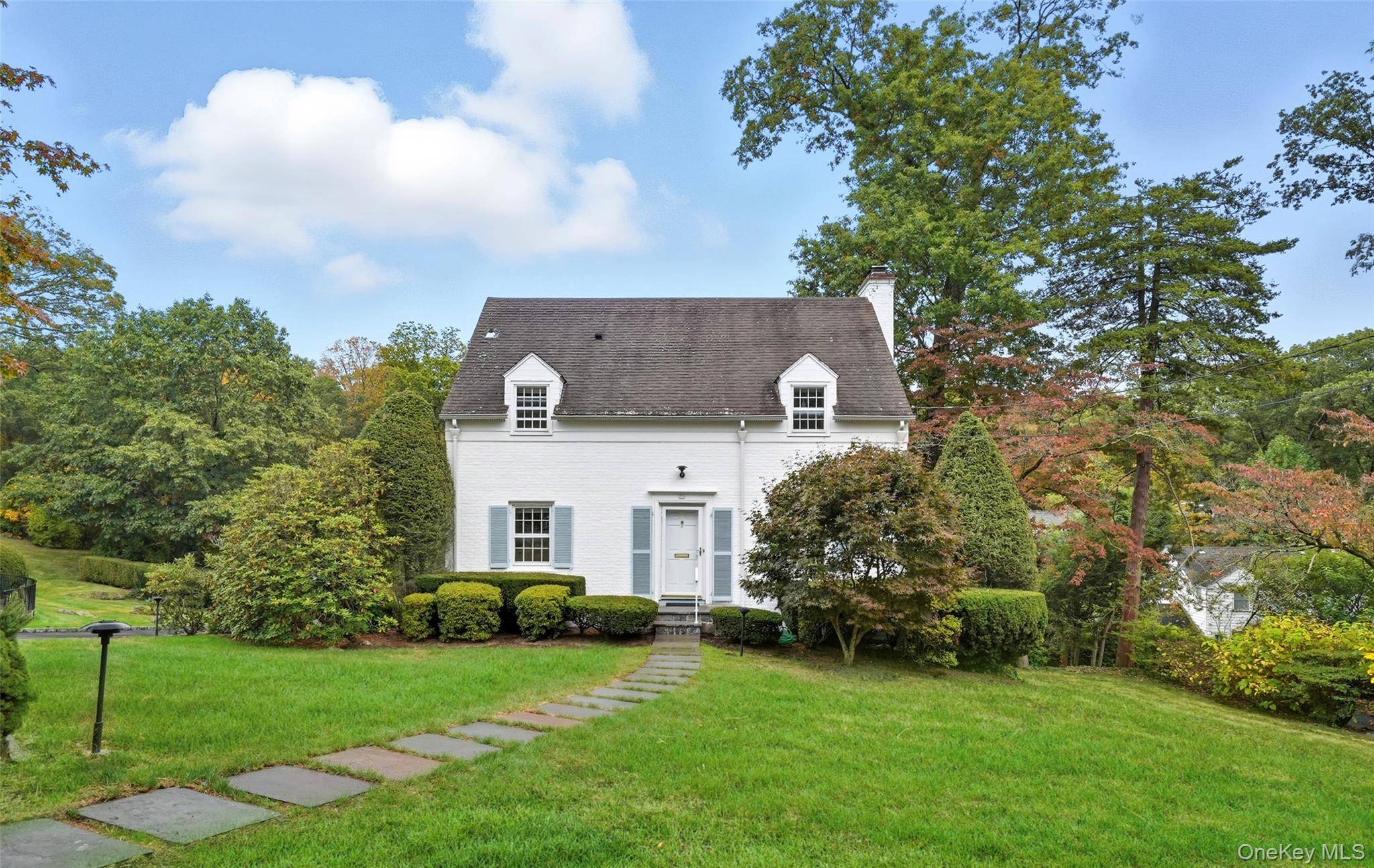 Charming Colonial in Coveted Winfield Glen !